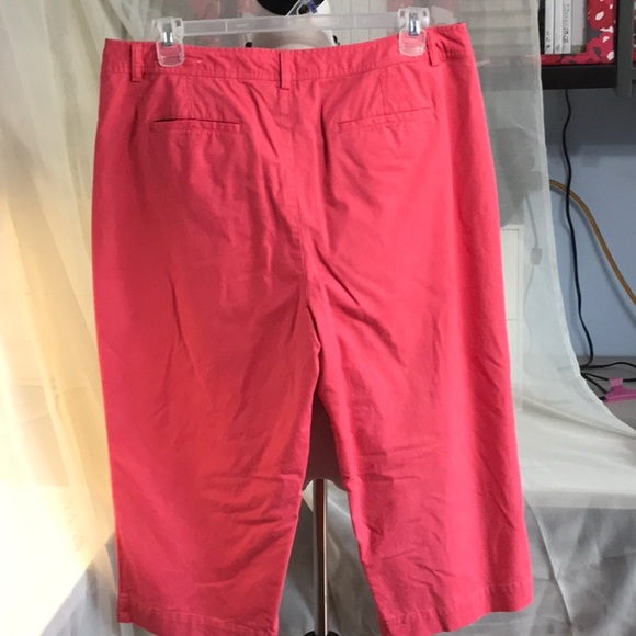 Coral Color- Capri - Picture 3 of 4